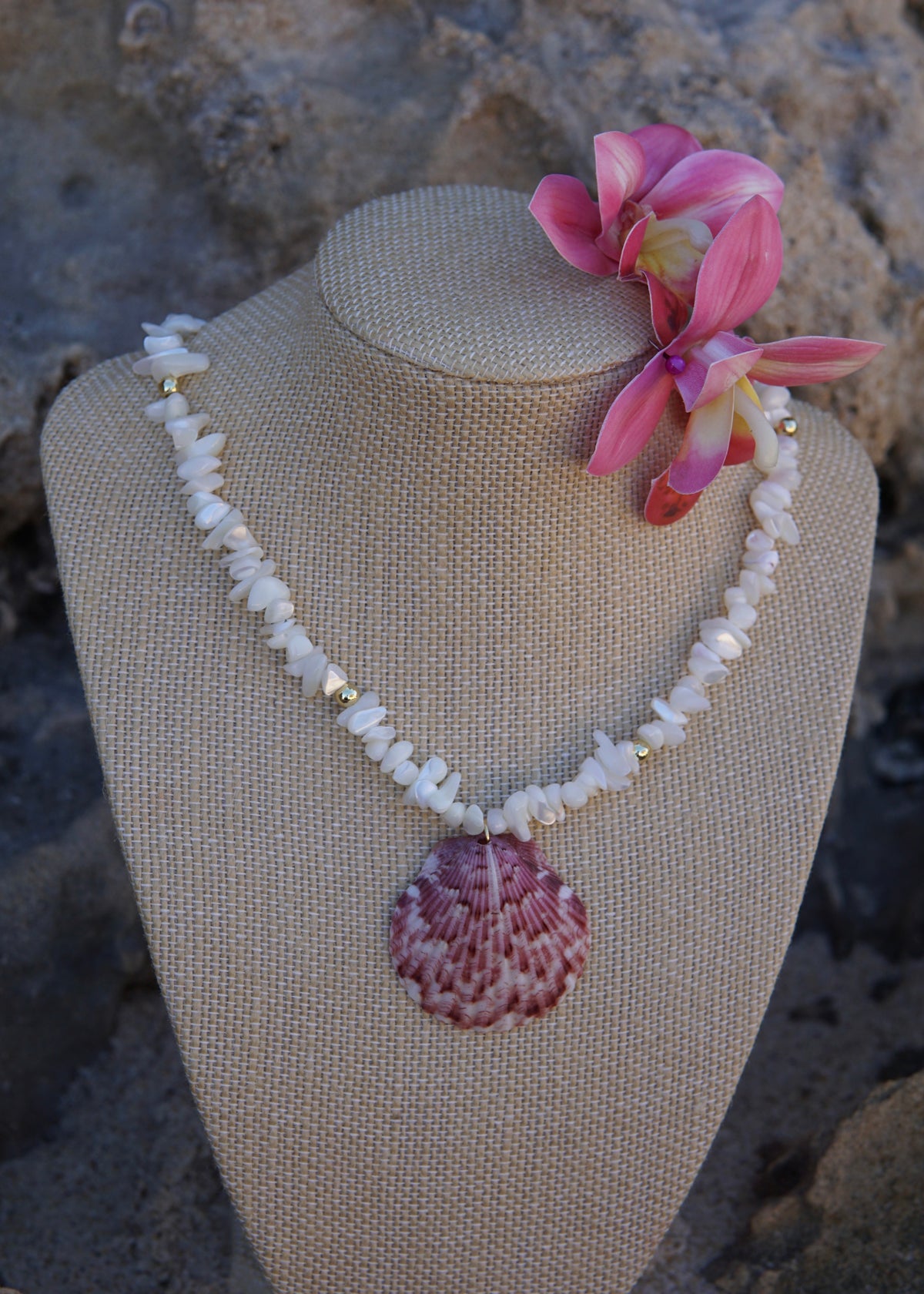 SCALLOP NECKLACE