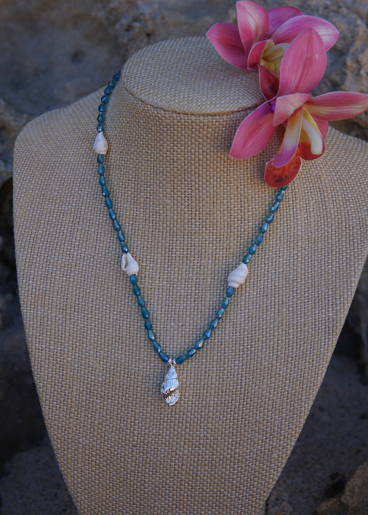CONCH NECKLACE